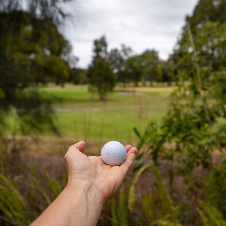 Golf Place Inn Wollongong Primbee Екстер'єр фото
