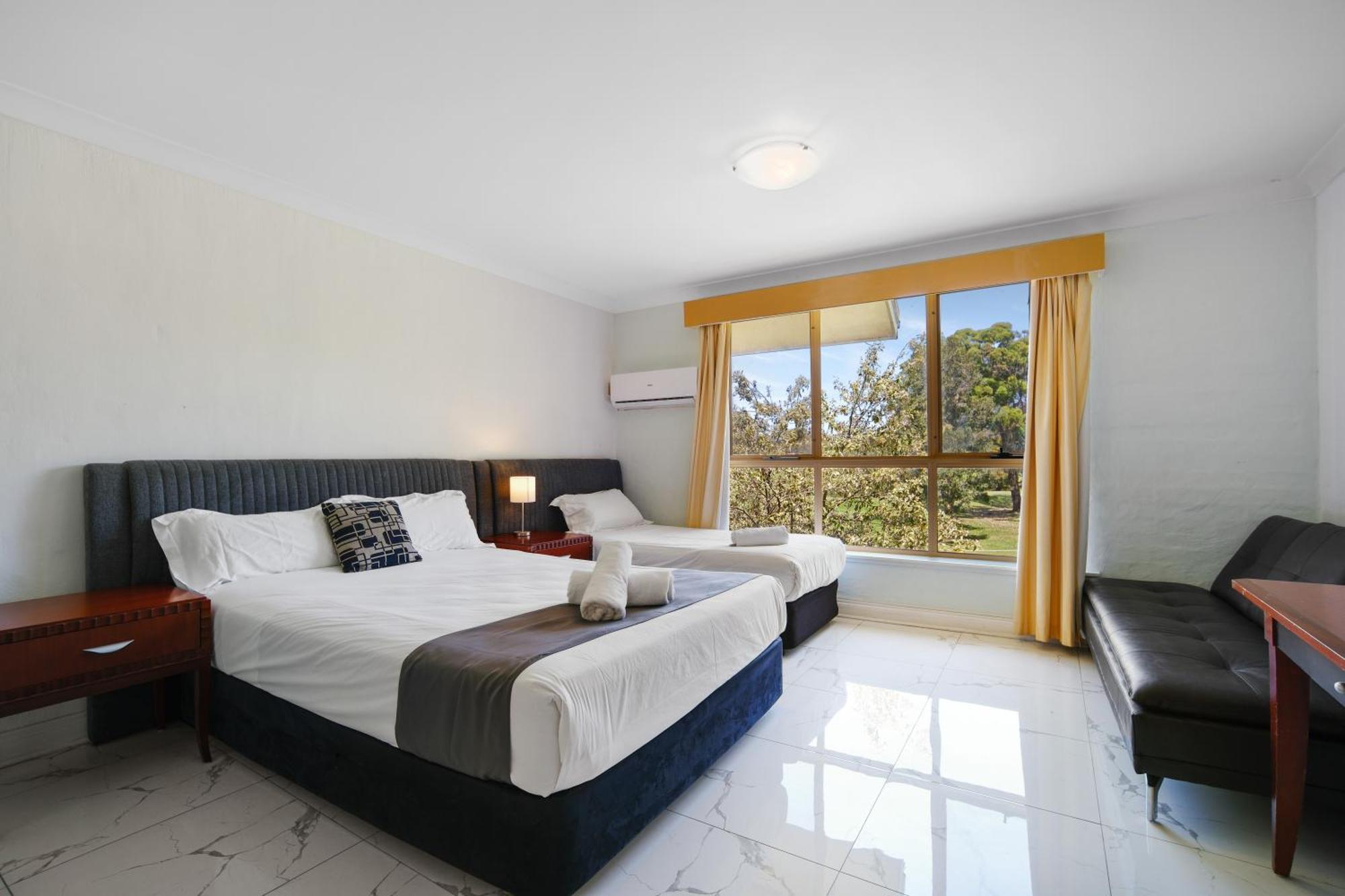Golf Place Inn Wollongong Primbee Екстер'єр фото