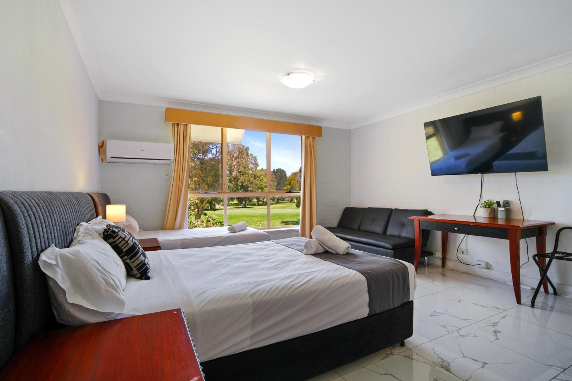 Golf Place Inn Wollongong Primbee Екстер'єр фото