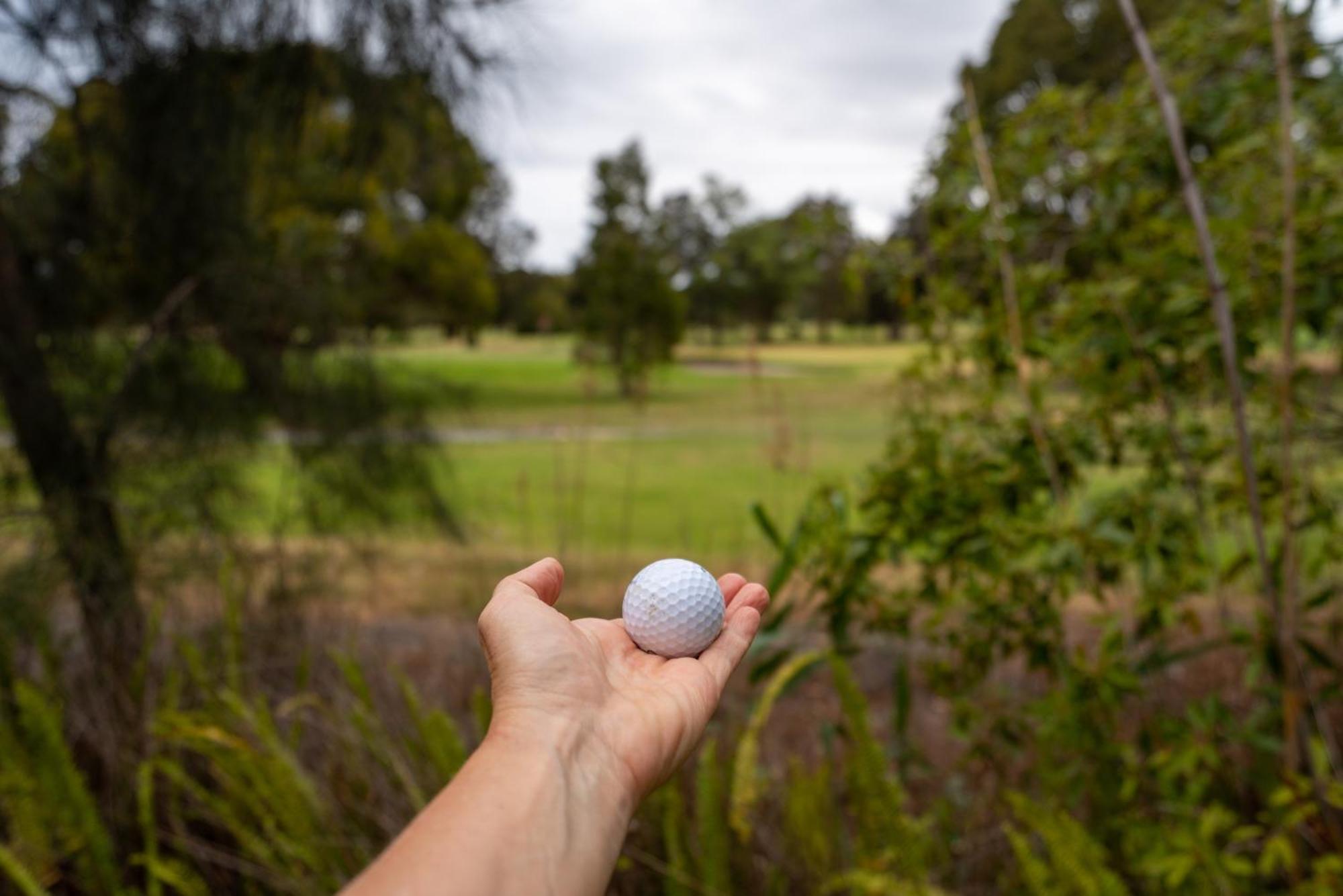Golf Place Inn Wollongong Primbee Екстер'єр фото