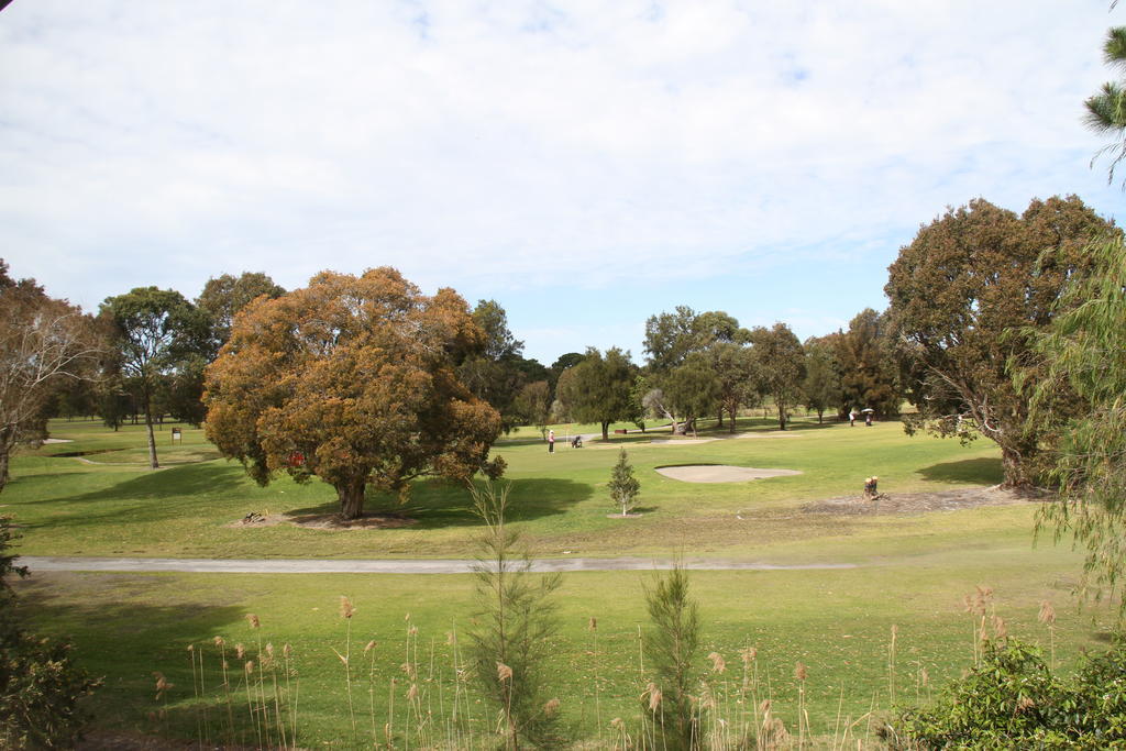 Golf Place Inn Wollongong Primbee Екстер'єр фото